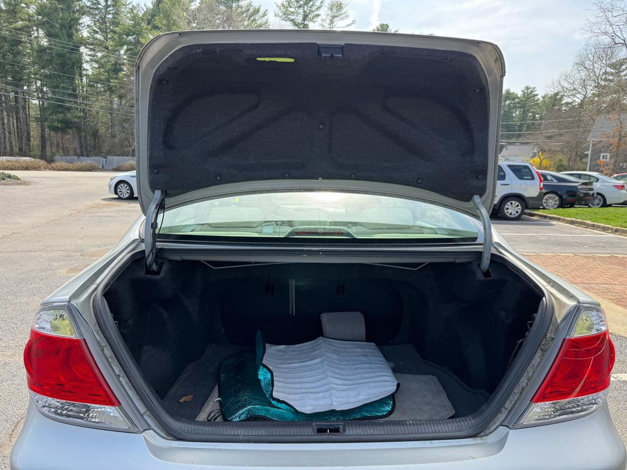 Toyota Camry 4dr Sdn XLE Auto (Natl) 2005