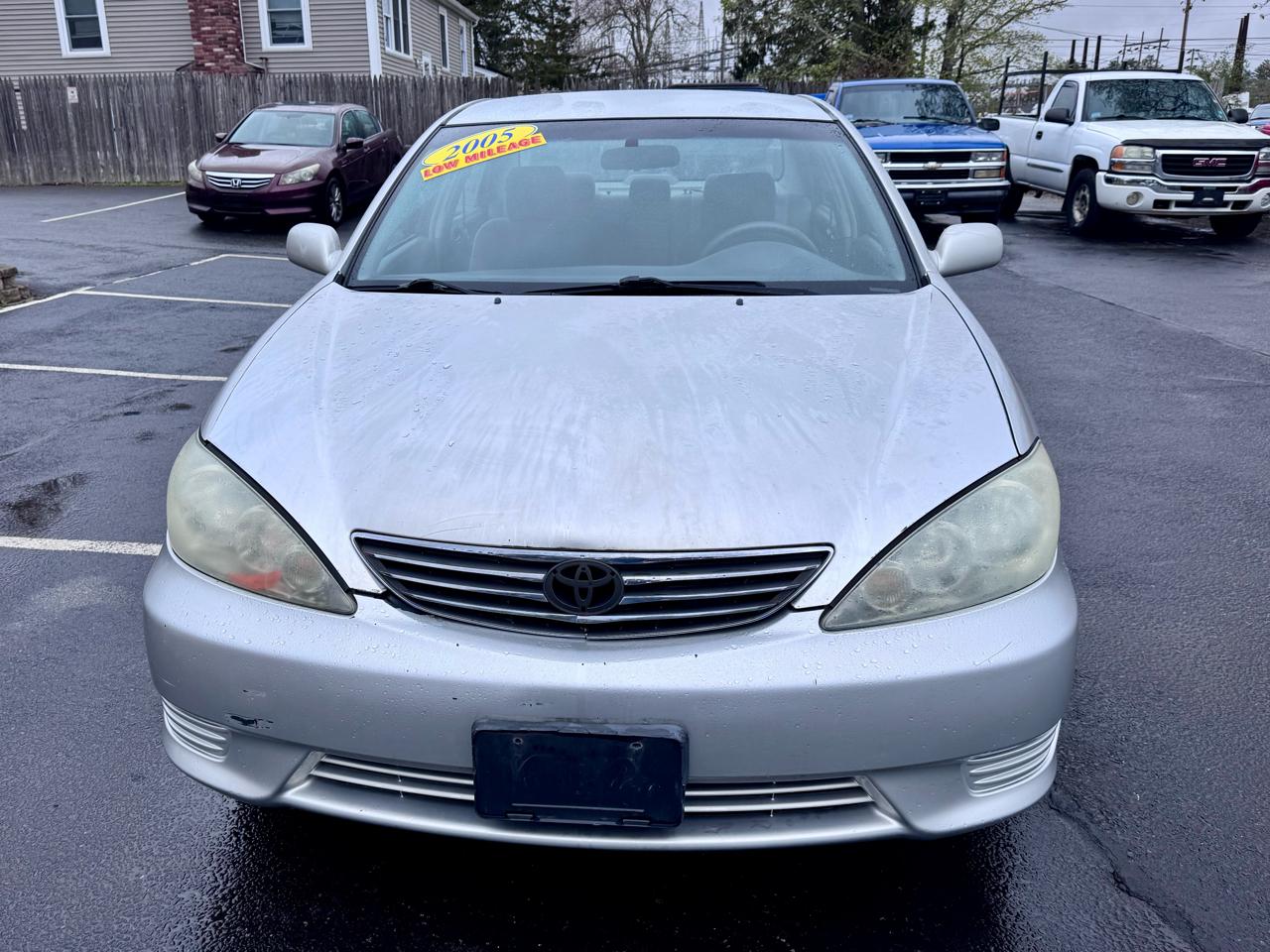 Toyota Camry 4dr Sdn XLE Auto (Natl) 2005