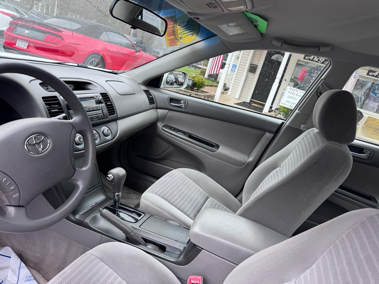 Toyota Camry 4dr Sdn XLE Auto (Natl) 2005