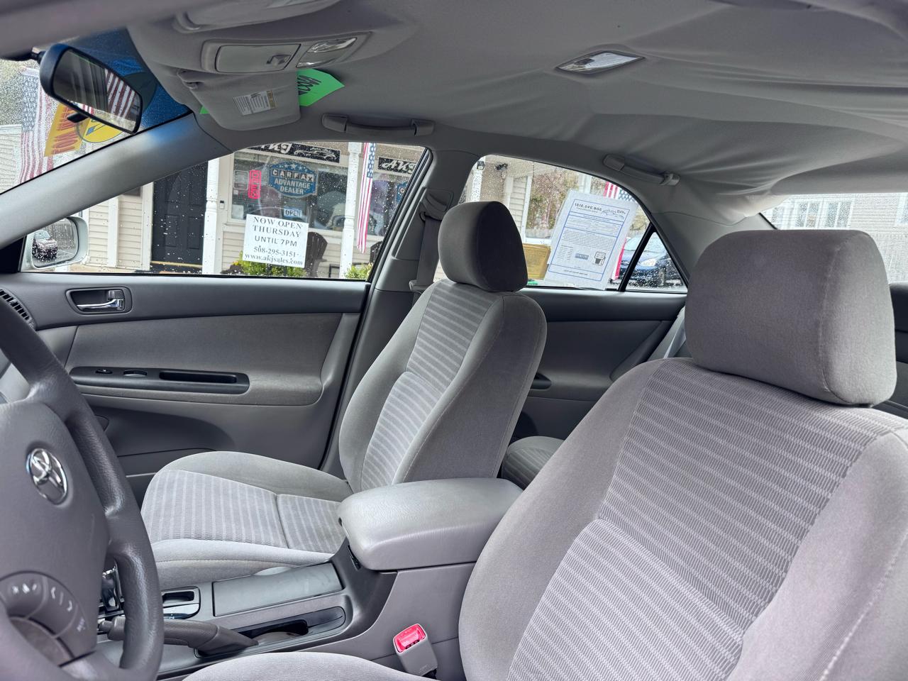 Toyota Camry 4dr Sdn XLE Auto (Natl) 2005