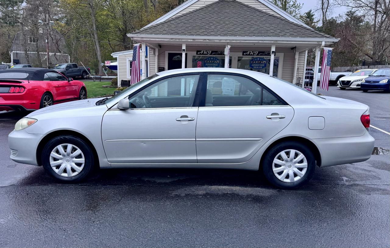 Toyota Camry 4dr Sdn XLE Auto (Natl) 2005