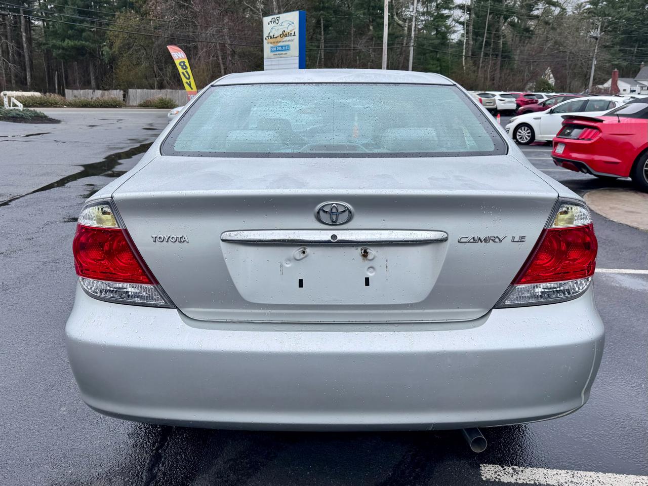 Toyota Camry 4dr Sdn XLE Auto (Natl) 2005