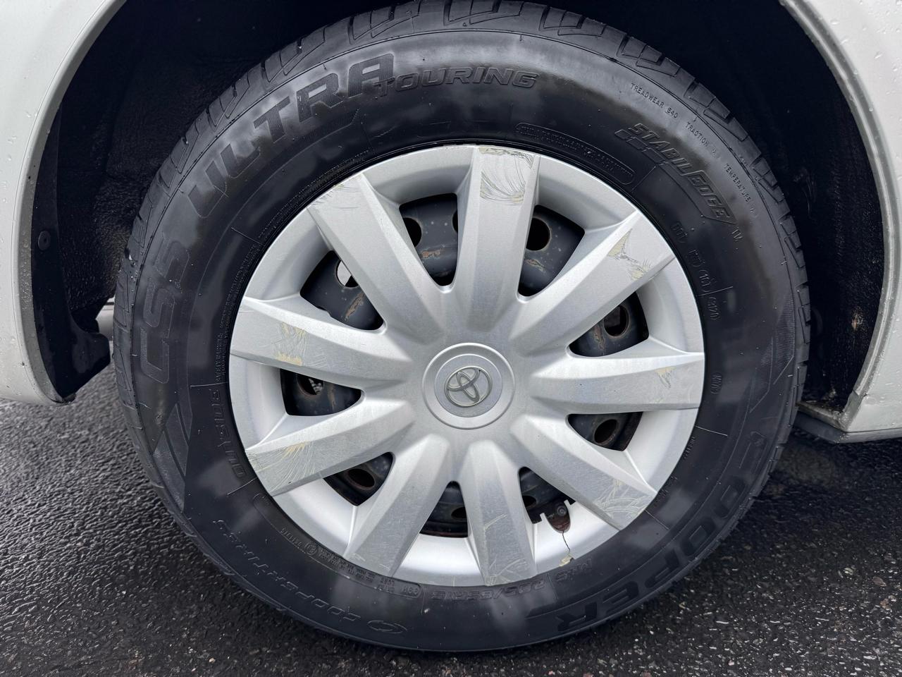 Toyota Camry 4dr Sdn XLE Auto (Natl) 2005