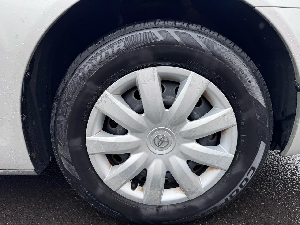 Toyota Camry 4dr Sdn XLE Auto (Natl) 2005