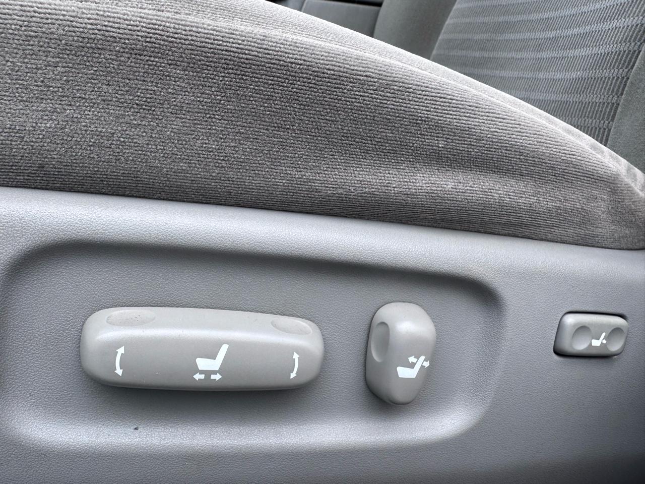 Toyota Camry 4dr Sdn XLE Auto (Natl) 2005