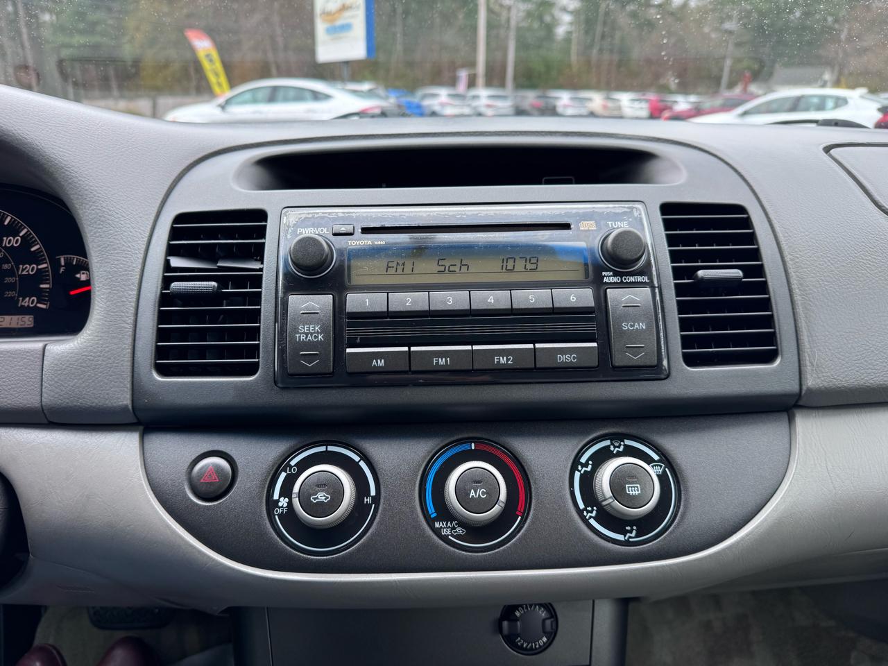 Toyota Camry 4dr Sdn XLE Auto (Natl) 2005