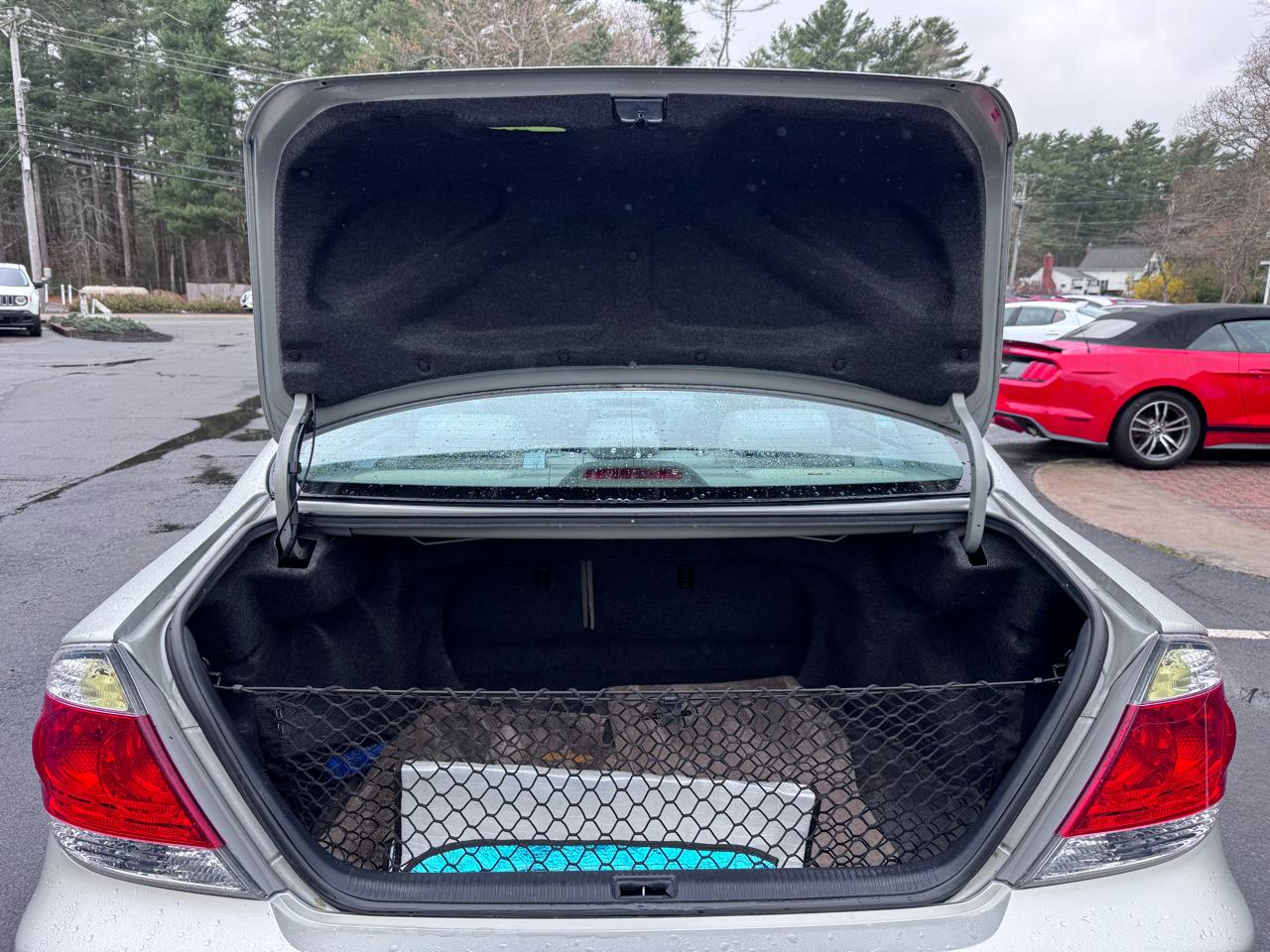 Toyota Camry 4dr Sdn XLE Auto (Natl) 2005