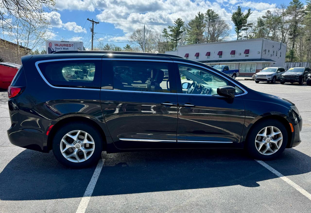 Chrysler Pacifica Touring-L FWD 2017