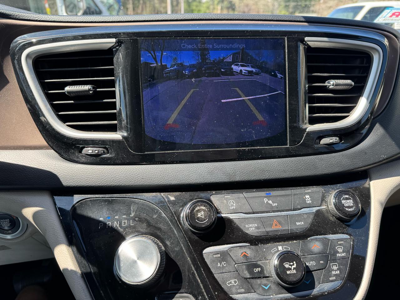 Chrysler Pacifica Touring-L FWD 2017