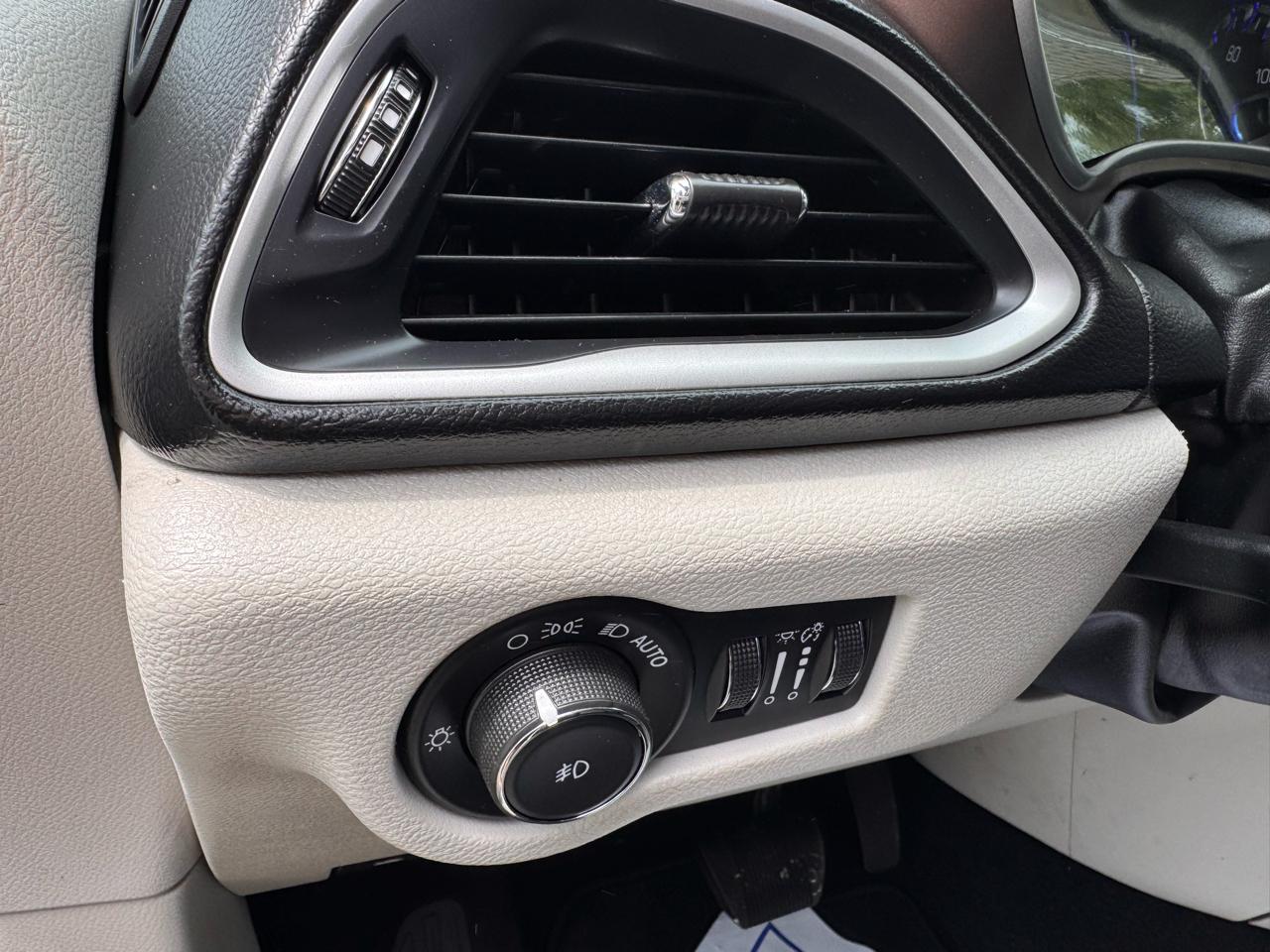 Chrysler Pacifica Touring-L FWD 2017