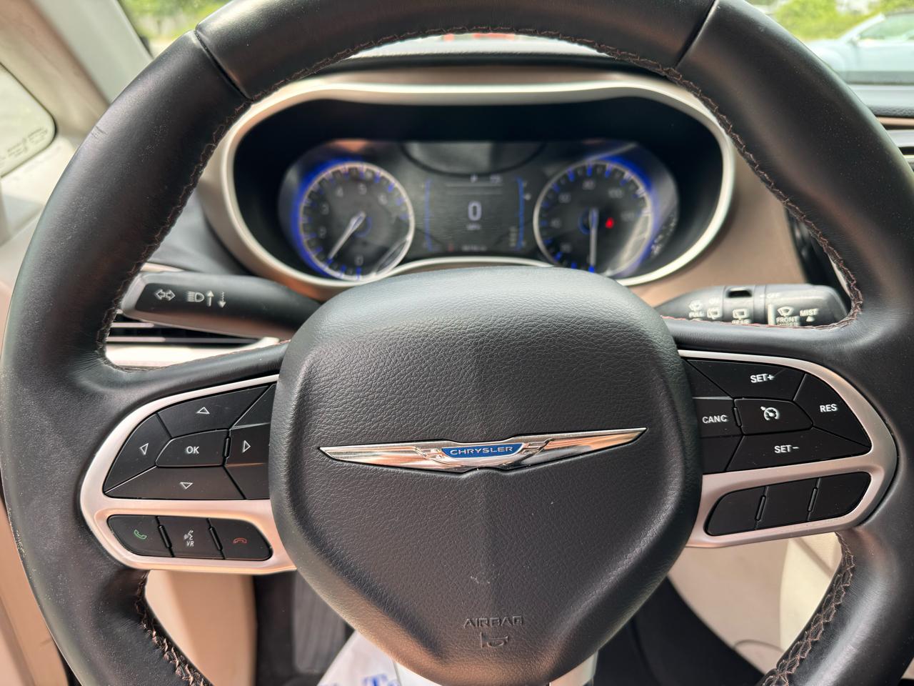 Chrysler Pacifica Touring-L FWD 2017
