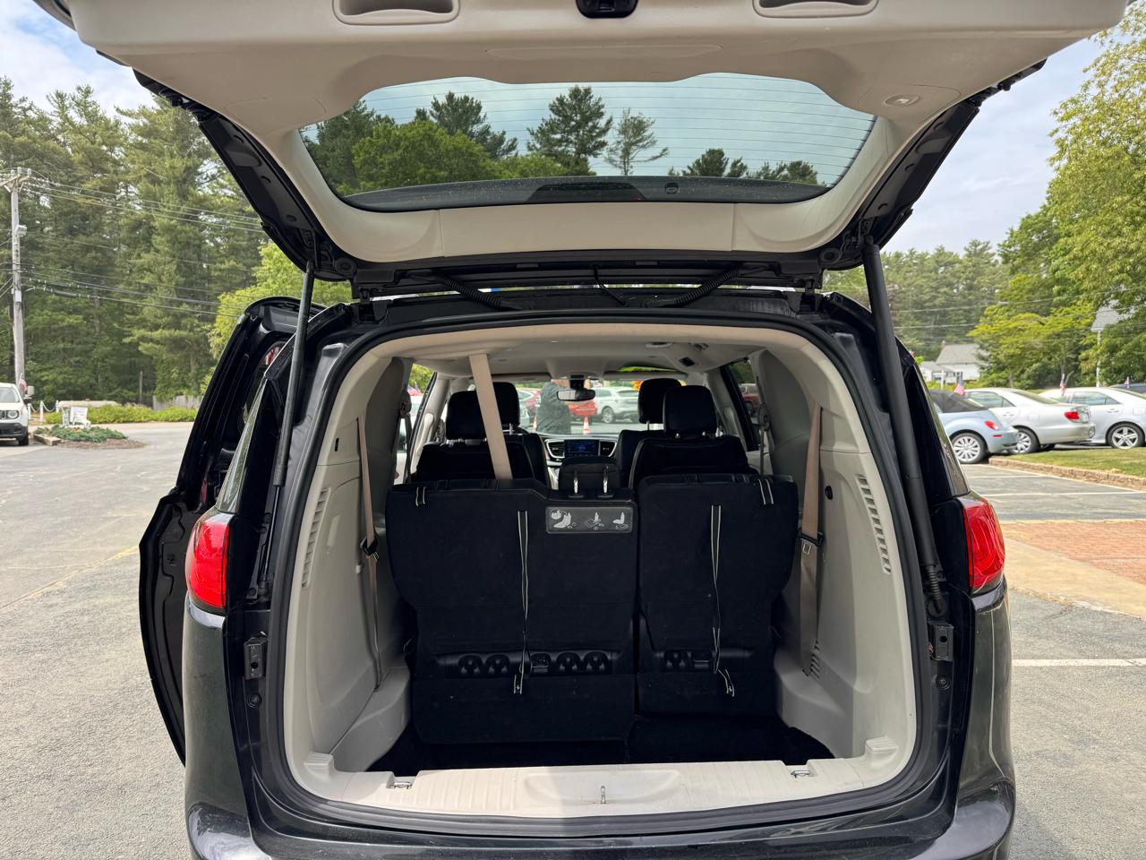 Chrysler Pacifica Touring-L FWD 2017
