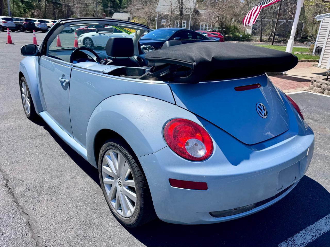 Volkswagen New Beetle Convertible 2dr Auto PZEV 2010