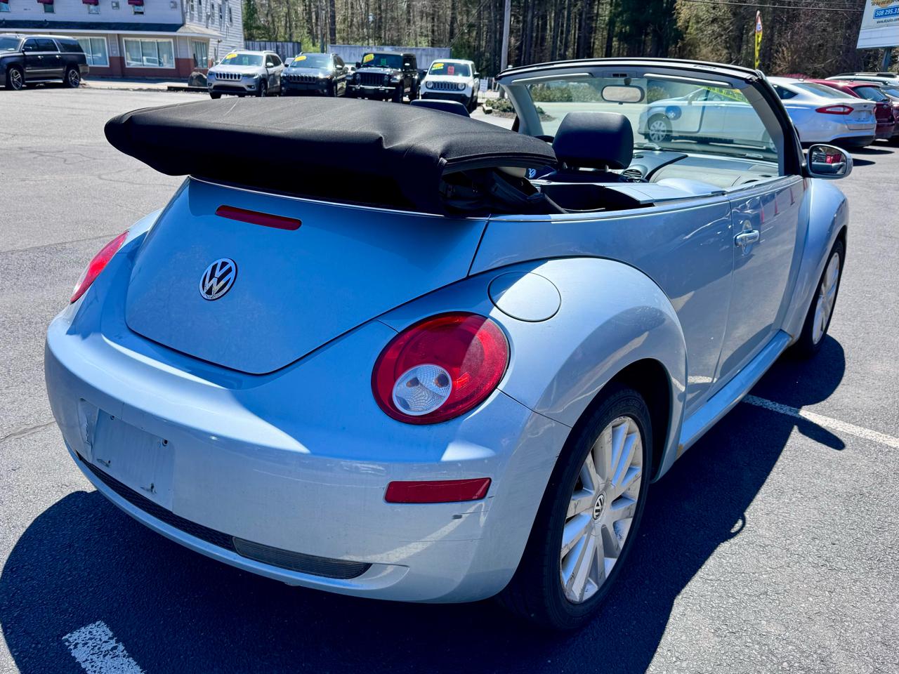 Volkswagen New Beetle Convertible 2dr Auto PZEV 2010