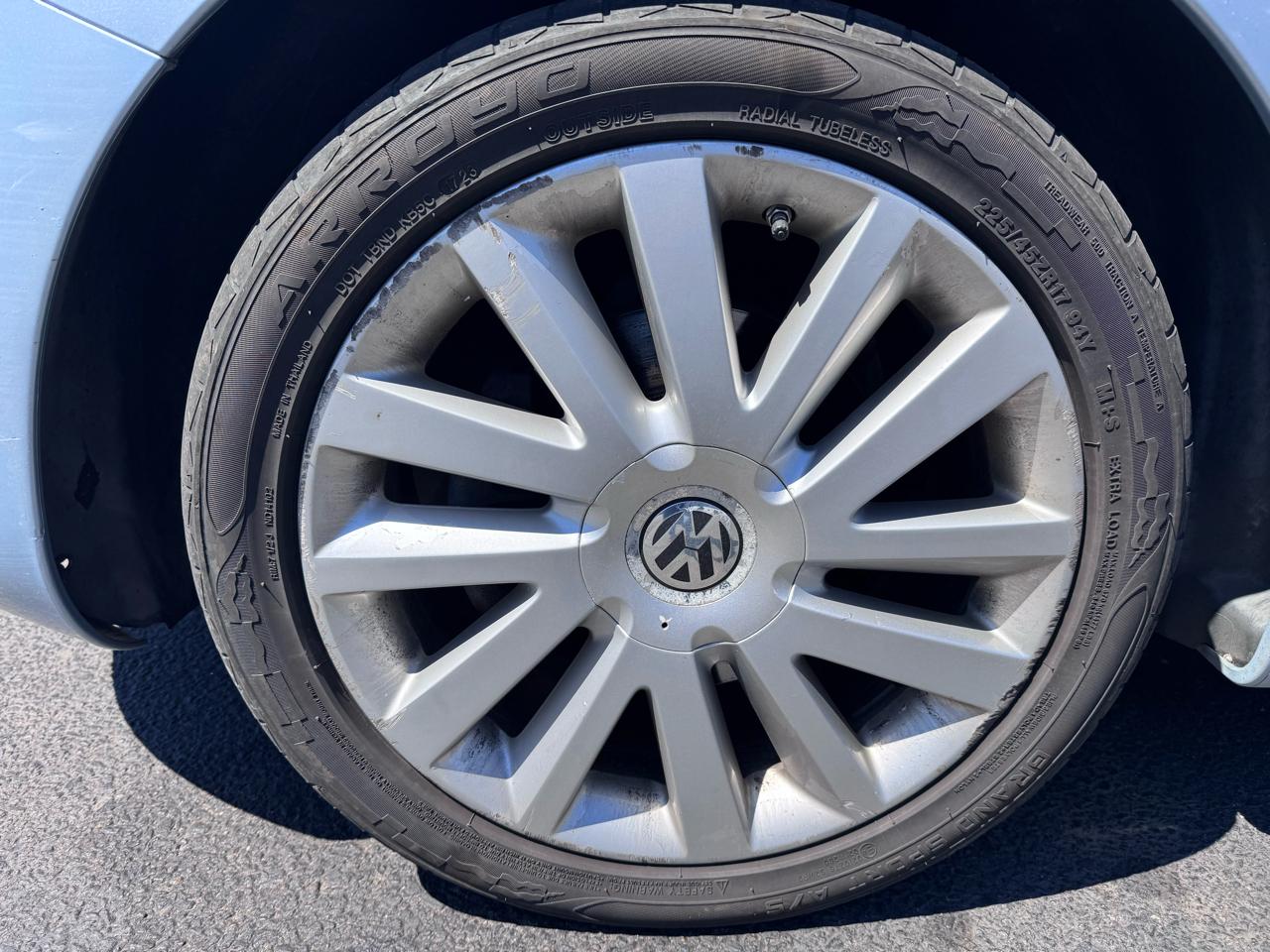 Volkswagen New Beetle Convertible 2dr Auto PZEV 2010