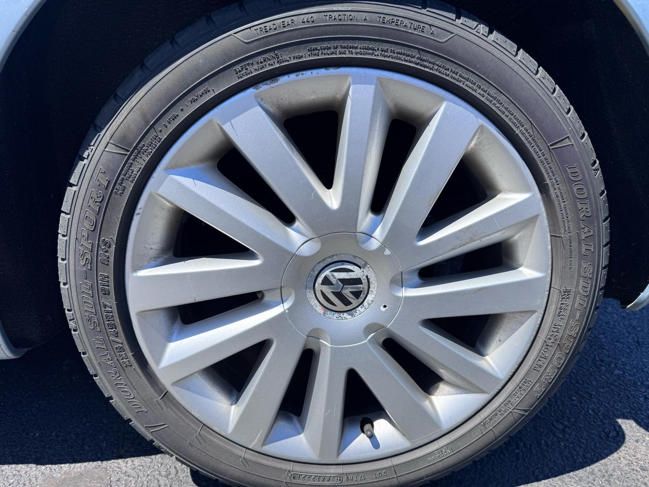 Volkswagen New Beetle Convertible 2dr Auto PZEV 2010