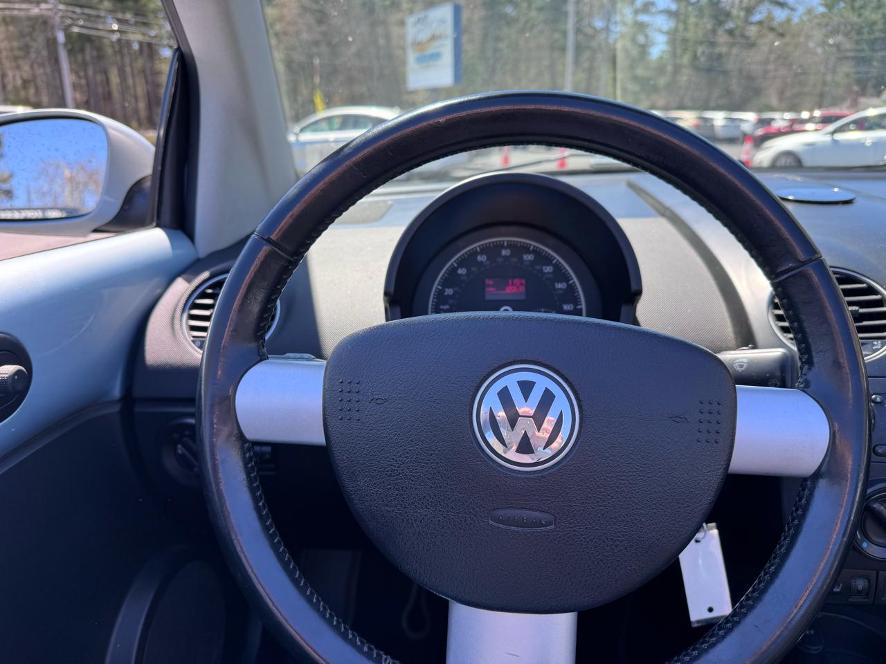 Volkswagen New Beetle Convertible 2dr Auto PZEV 2010