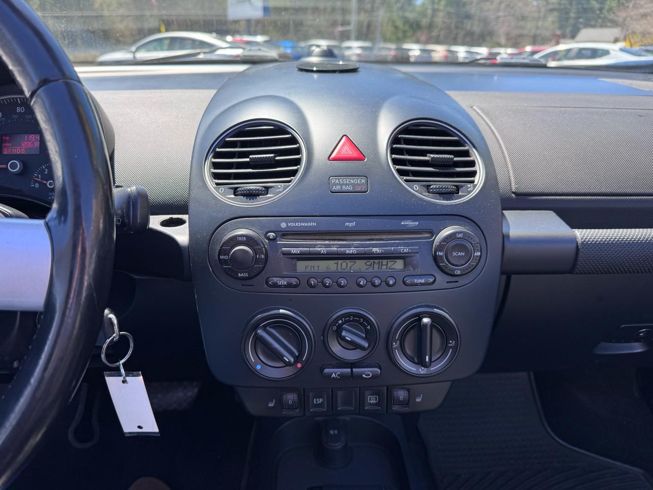 Volkswagen New Beetle Convertible 2dr Auto PZEV 2010