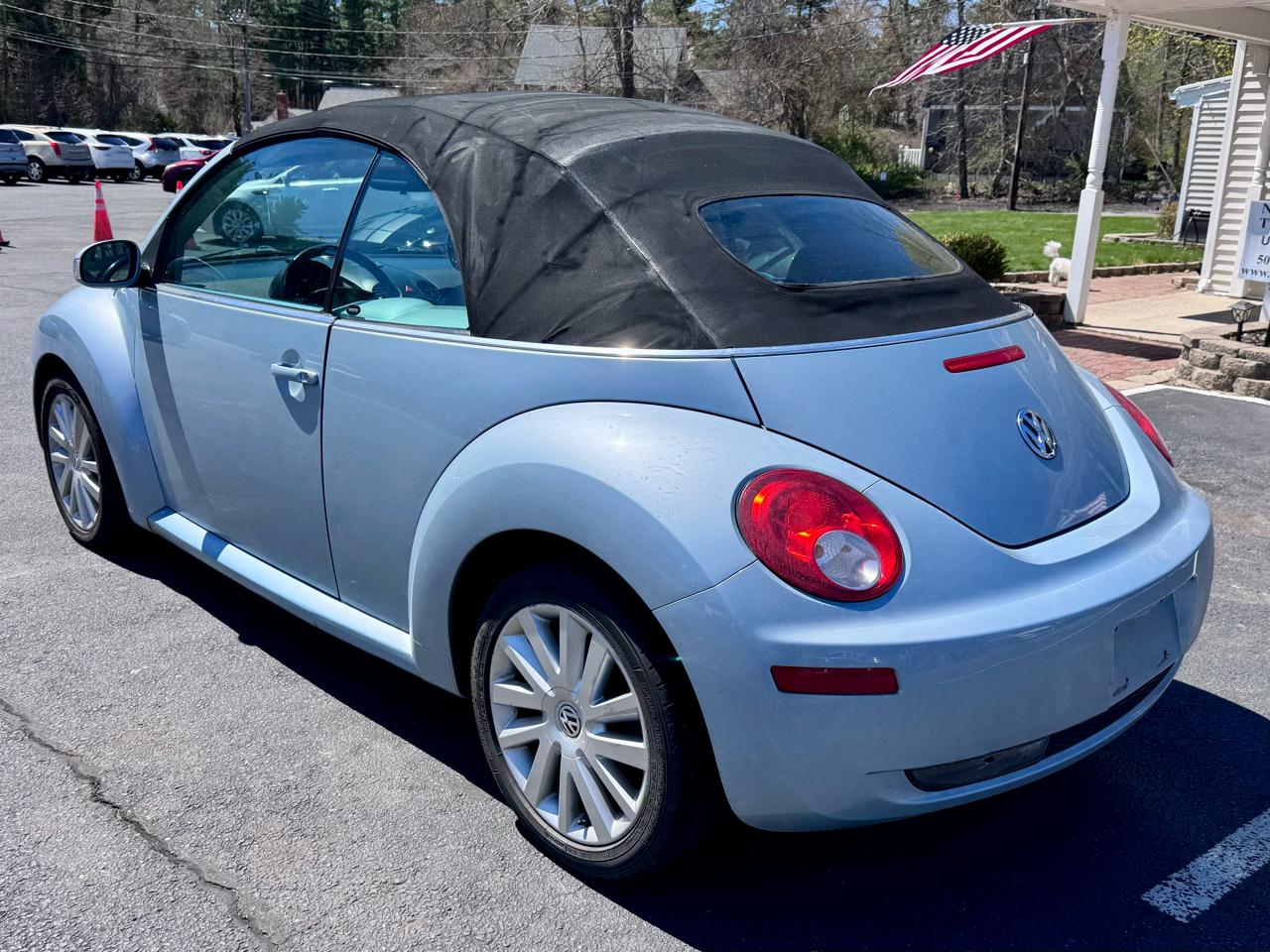 Volkswagen New Beetle Convertible 2dr Auto PZEV 2010