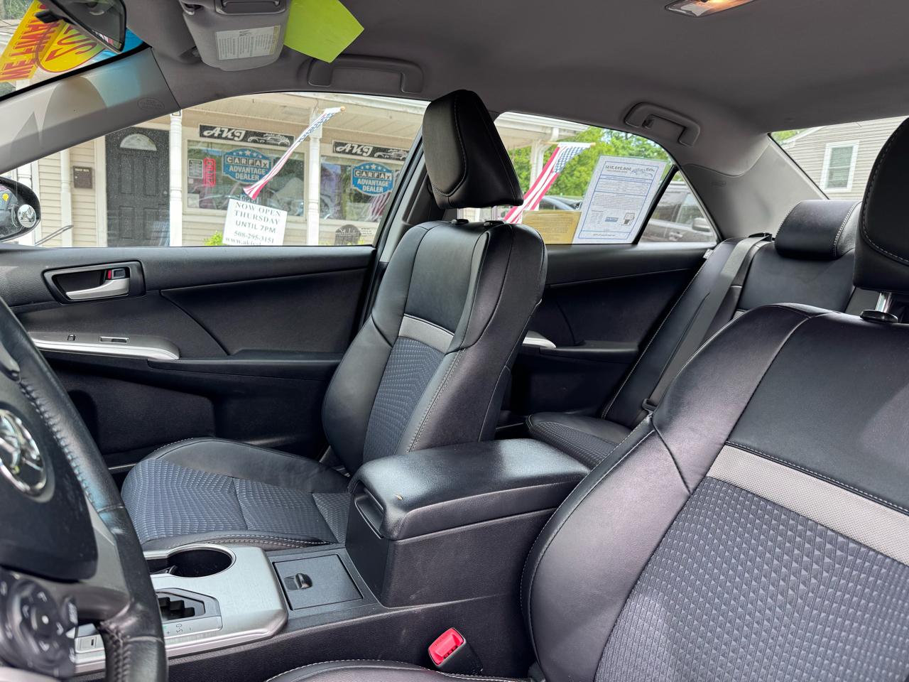 Toyota Camry 4dr Sdn I4 Auto SE w/Special Edition Pkg (Natl) 2013