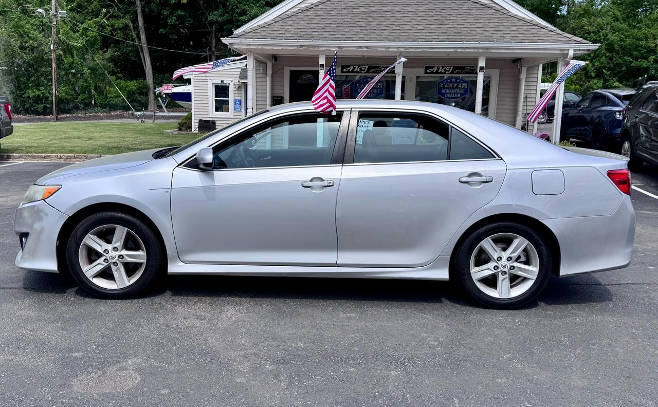Toyota Camry 4dr Sdn I4 Auto SE w/Special Edition Pkg (Natl) 2013