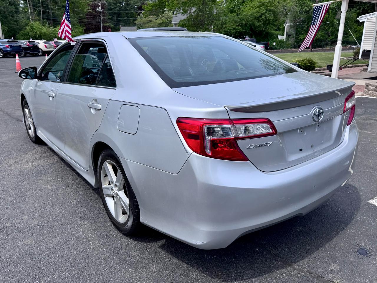 Toyota Camry 4dr Sdn I4 Auto SE w/Special Edition Pkg (Natl) 2013