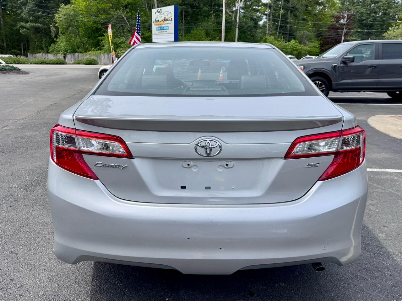 Toyota Camry 4dr Sdn I4 Auto SE w/Special Edition Pkg (Natl) 2013