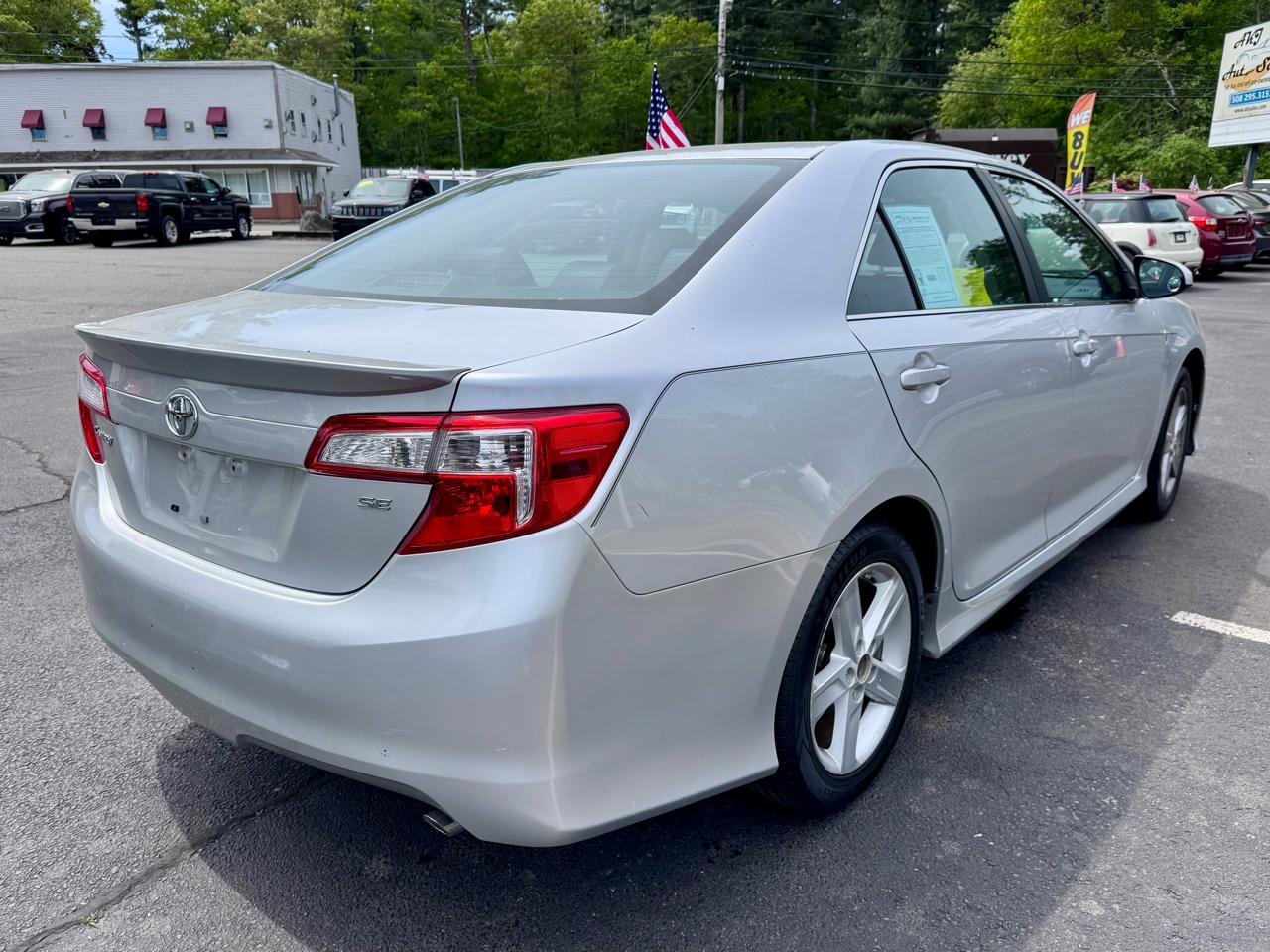 Toyota Camry 4dr Sdn I4 Auto SE w/Special Edition Pkg (Natl) 2013