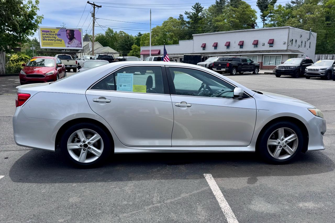 Toyota Camry 4dr Sdn I4 Auto SE w/Special Edition Pkg (Natl) 2013