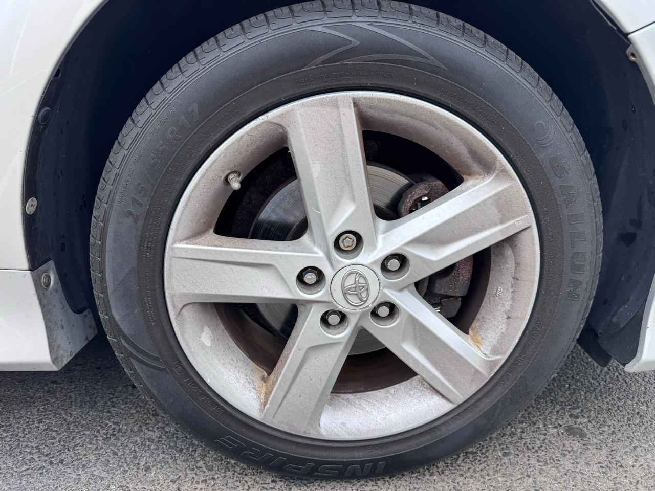 Toyota Camry 4dr Sdn I4 Auto SE w/Special Edition Pkg (Natl) 2013