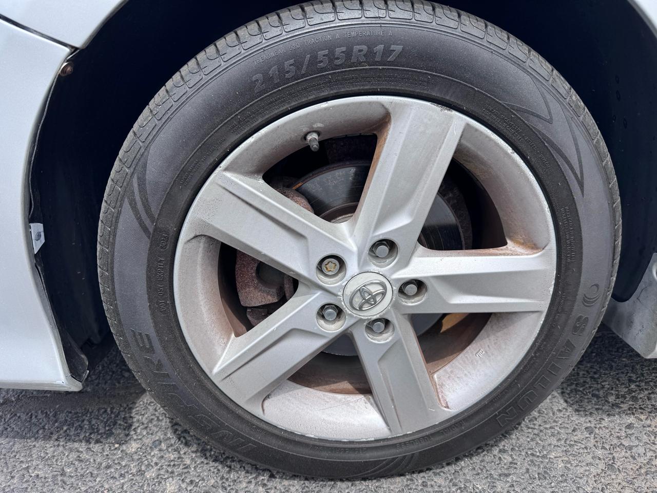 Toyota Camry 4dr Sdn I4 Auto SE w/Special Edition Pkg (Natl) 2013
