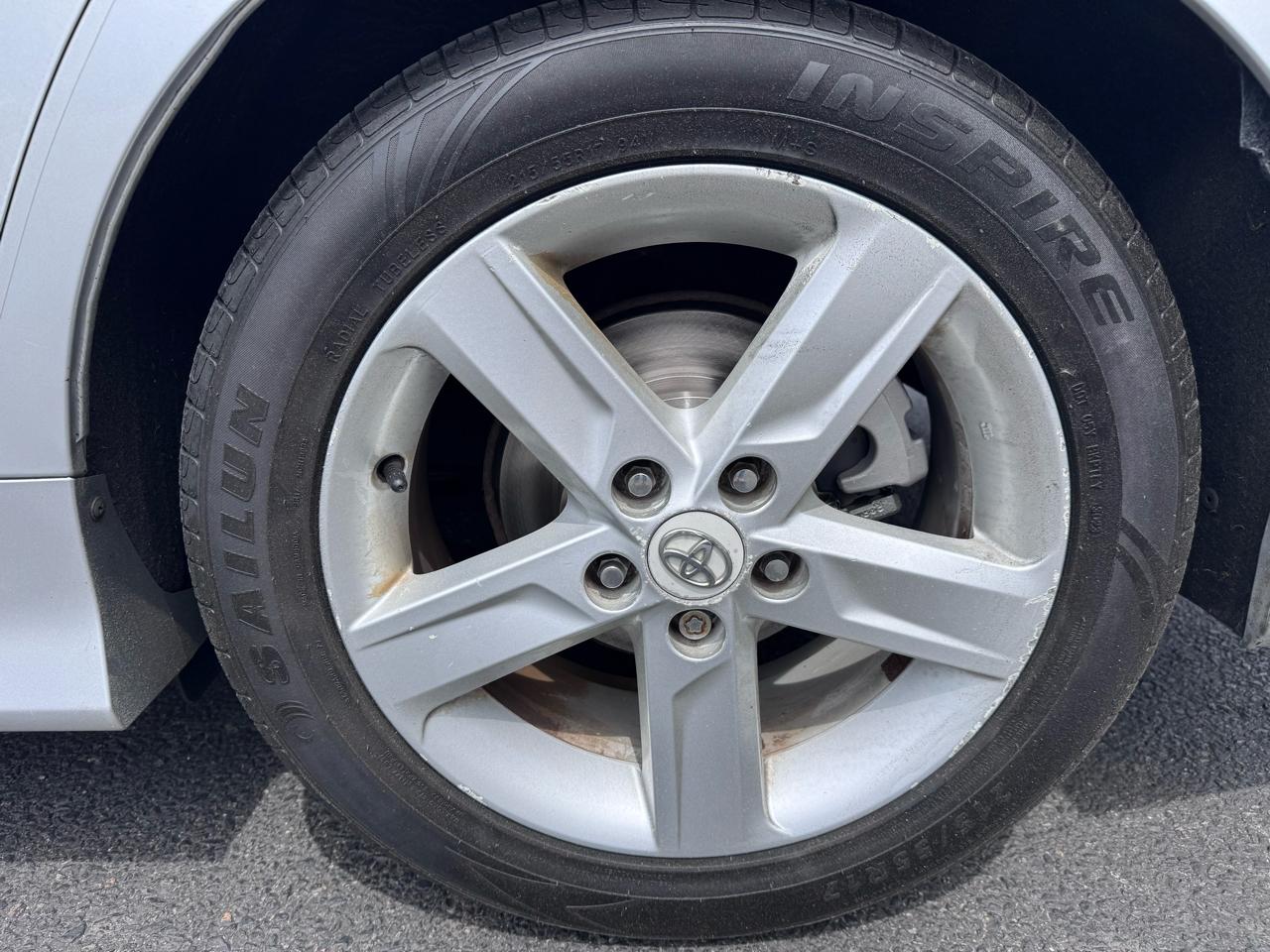 Toyota Camry 4dr Sdn I4 Auto SE w/Special Edition Pkg (Natl) 2013