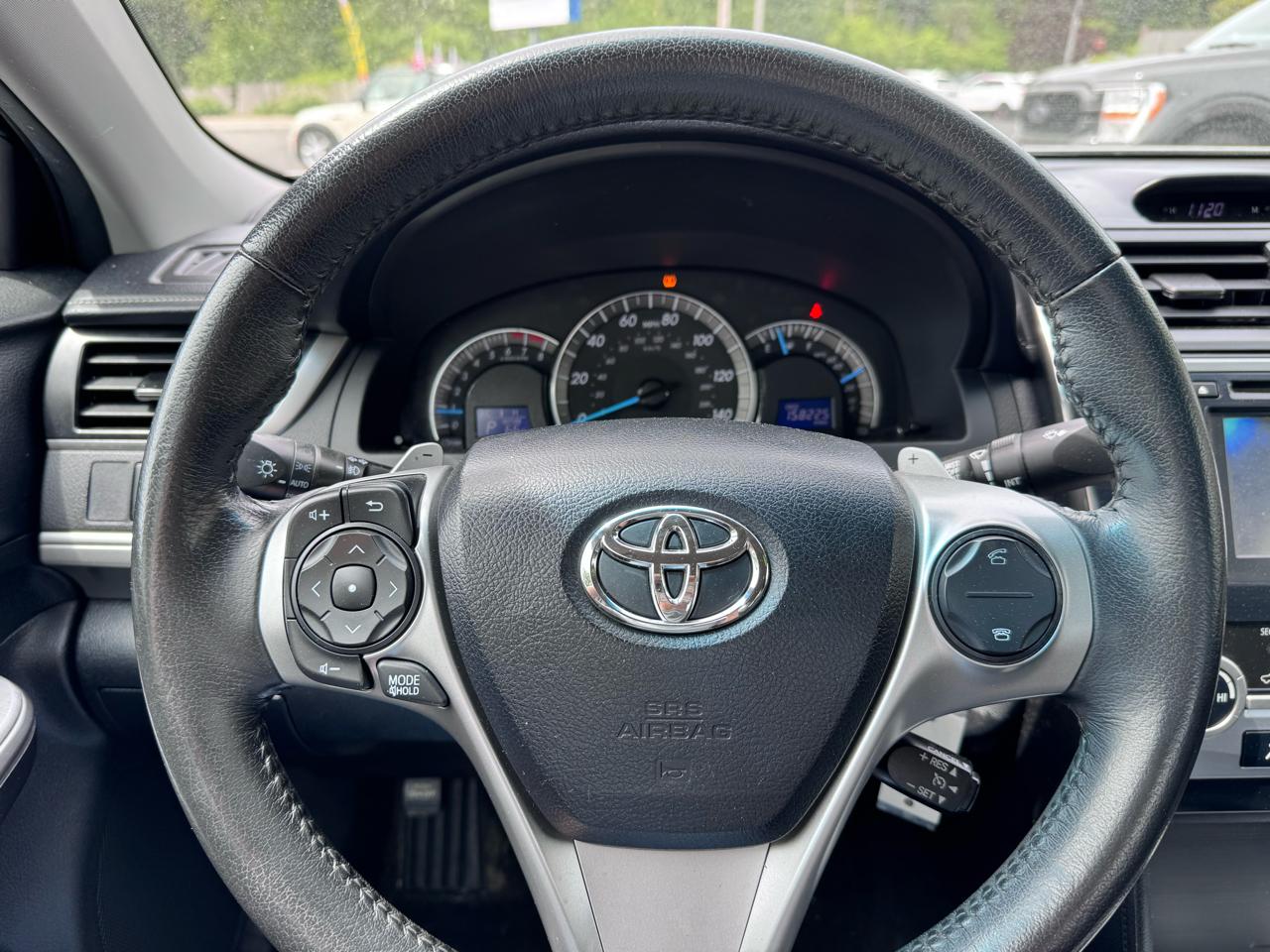 Toyota Camry 4dr Sdn I4 Auto SE w/Special Edition Pkg (Natl) 2013