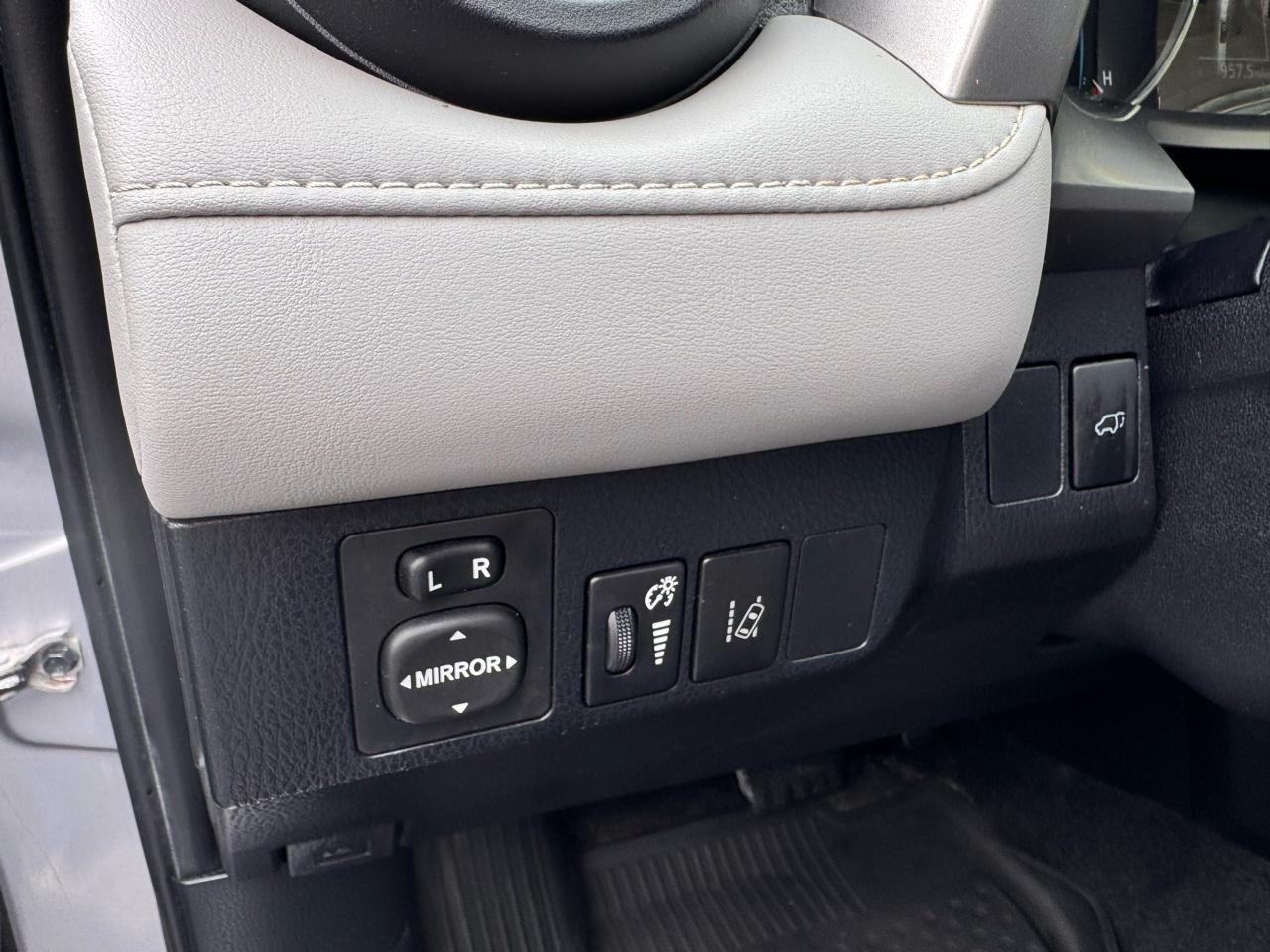 Toyota RAV4 Hybrid Limited AWD (Natl) 2018