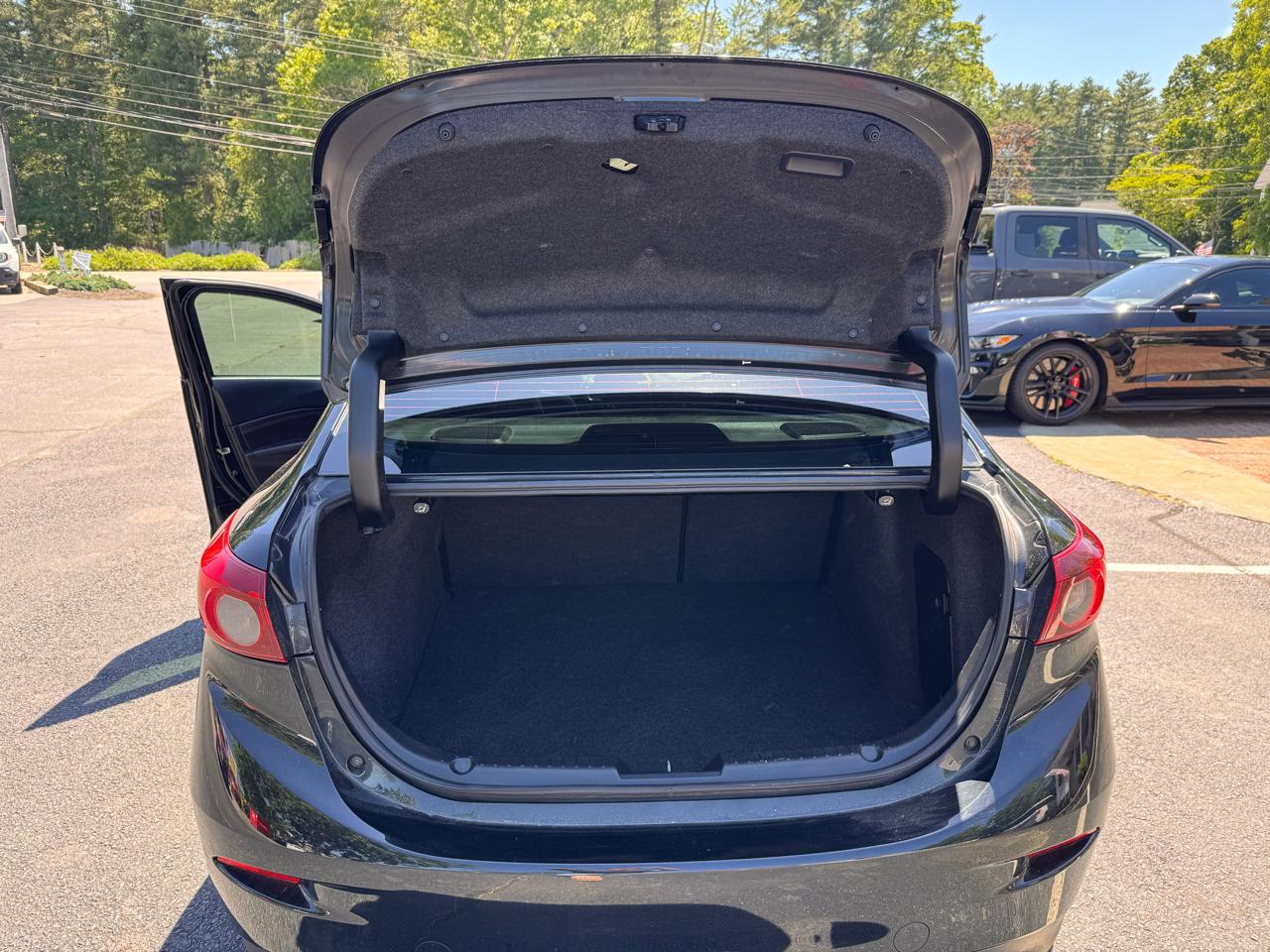 Mazda Mazda3 4-Door Grand Touring Manual 2017