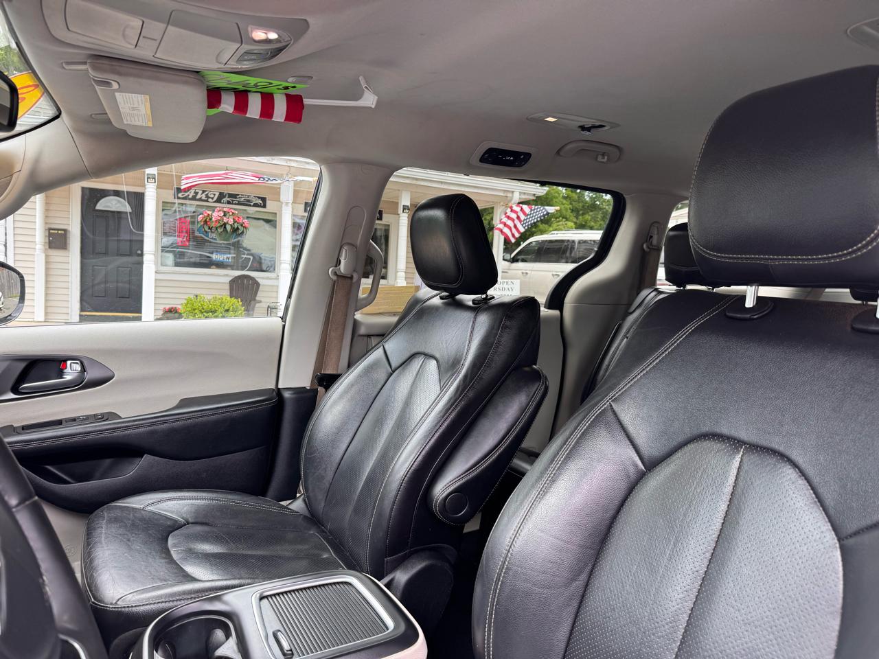 Chrysler Pacifica Touring L FWD 2022