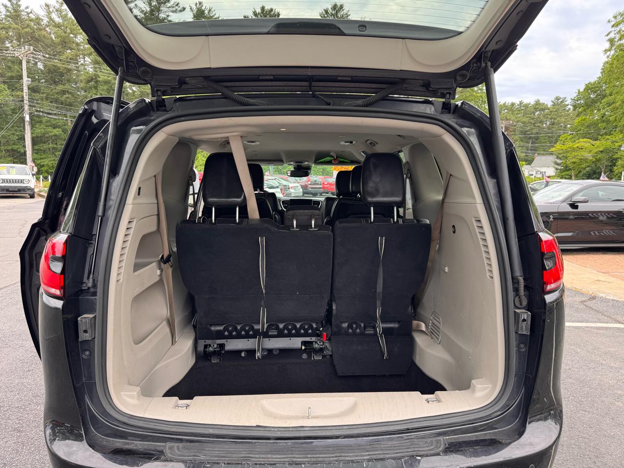 Chrysler Pacifica Touring L FWD 2022