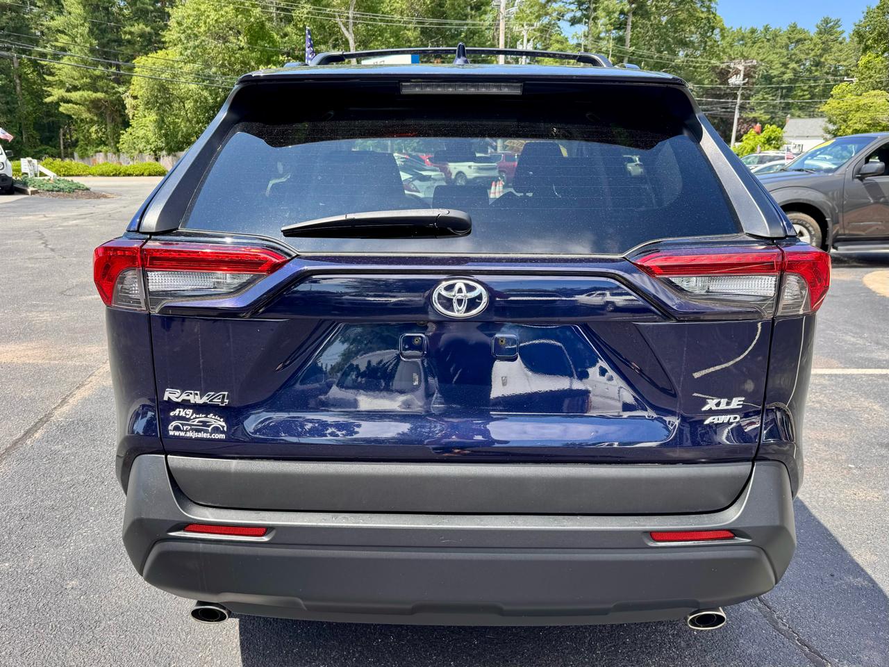 Toyota RAV4 XLE AWD (Natl) 2020