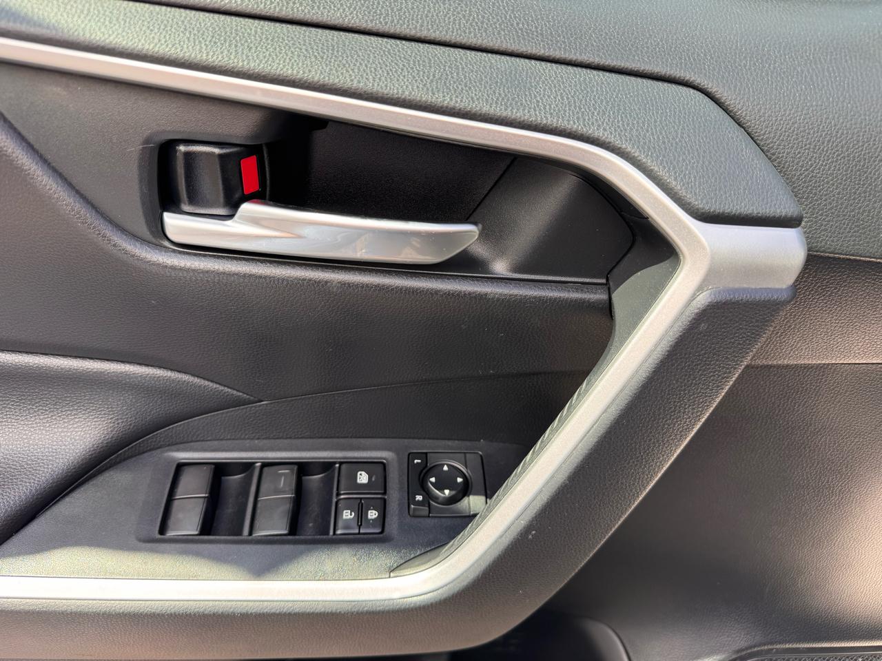Toyota RAV4 XLE AWD (Natl) 2020