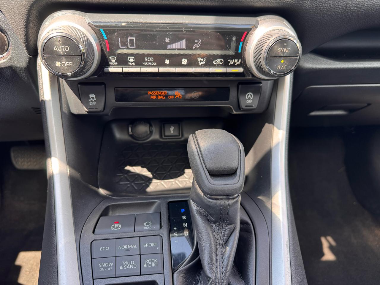 Toyota RAV4 XLE AWD (Natl) 2020