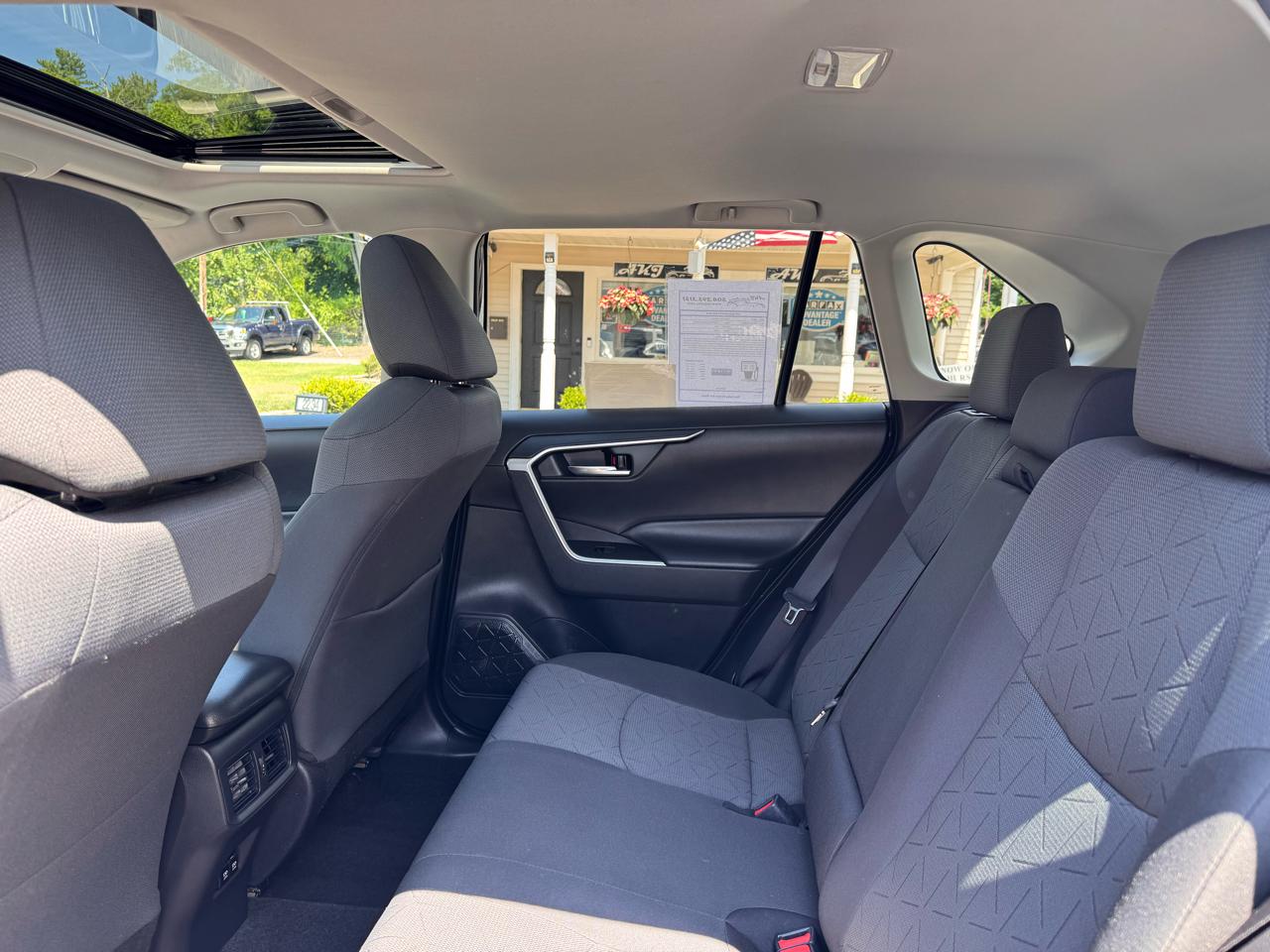Toyota RAV4 XLE AWD (Natl) 2020