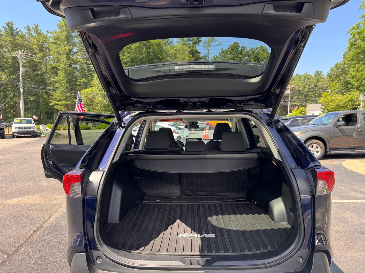 Toyota RAV4 XLE AWD (Natl) 2020