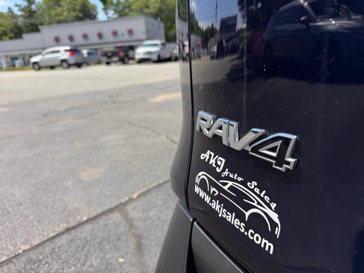 Toyota RAV4 XLE AWD (Natl) 2020