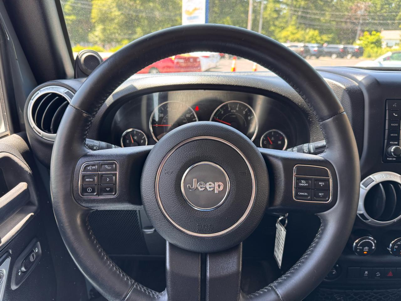 Jeep Wrangler Unlimited 4WD 4dr Sahara 2014