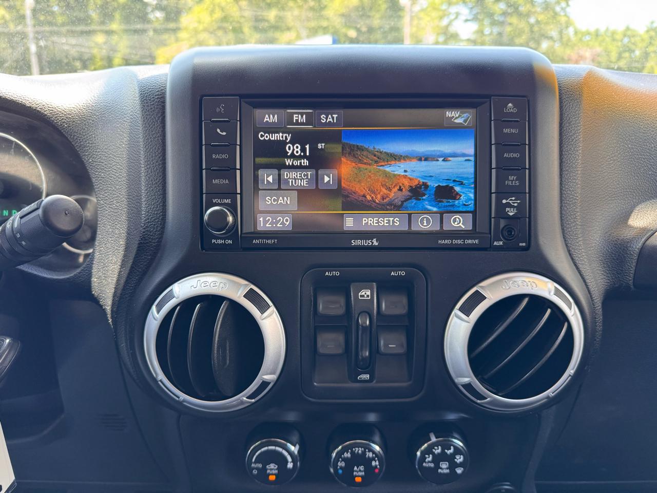 Jeep Wrangler Unlimited 4WD 4dr Sahara 2014