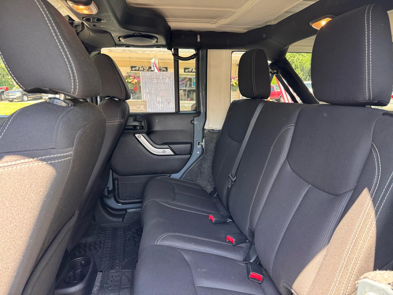 Jeep Wrangler Unlimited 4WD 4dr Sahara 2014