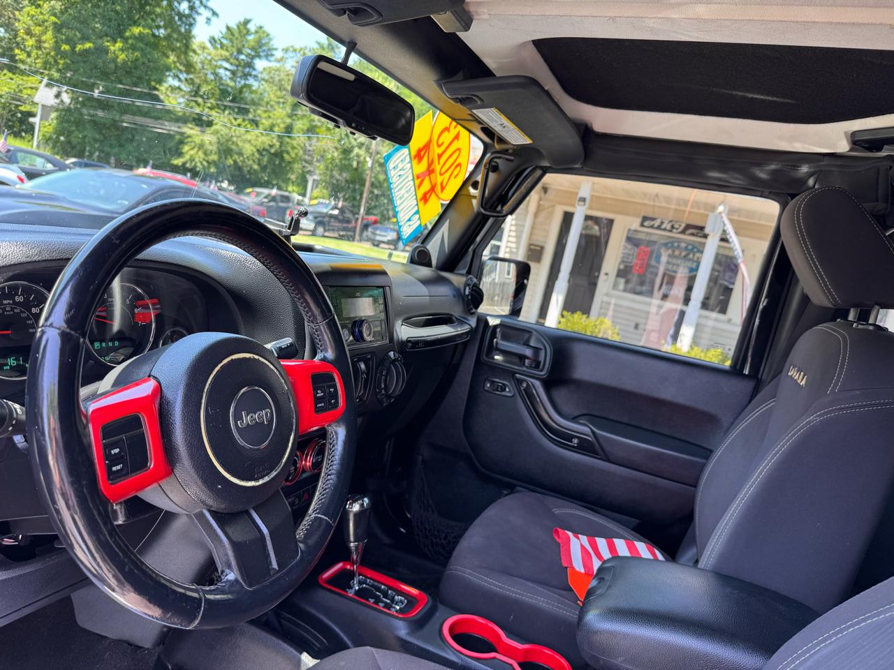 Jeep Wrangler Unlimited 4WD 4dr Sahara 2013