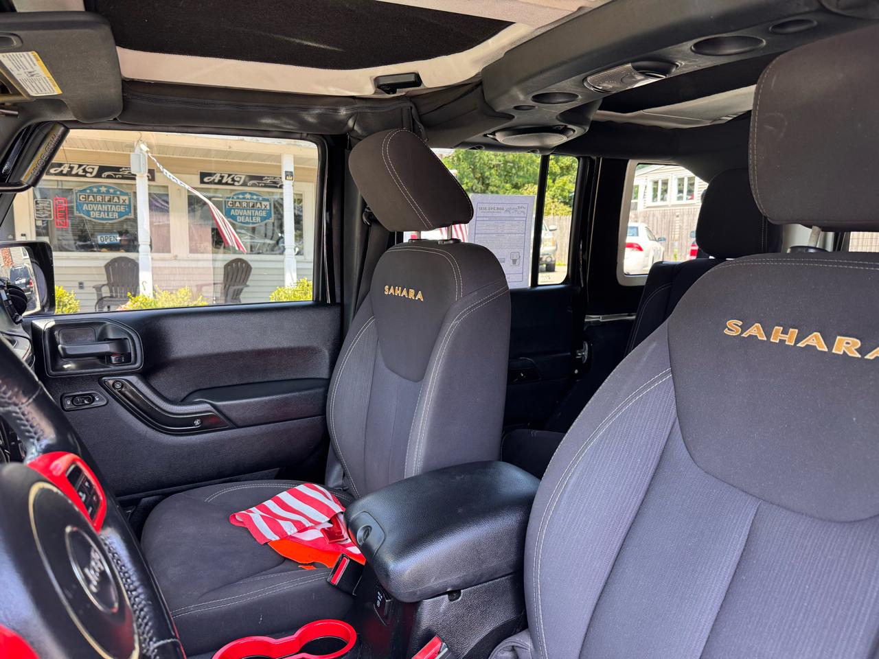 Jeep Wrangler Unlimited 4WD 4dr Sahara 2013
