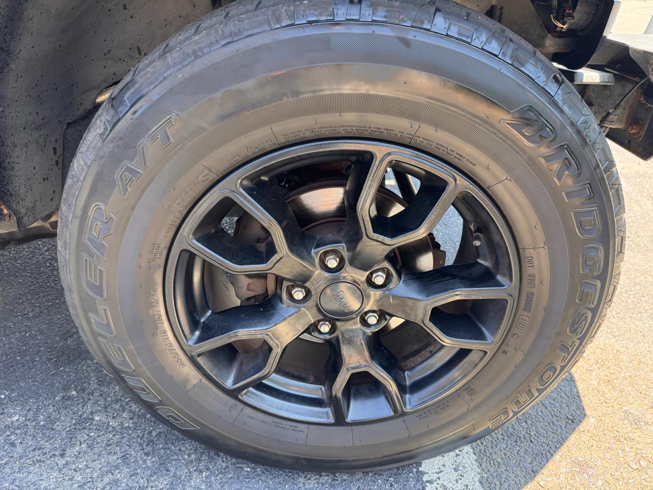 Jeep Wrangler Unlimited 4WD 4dr Sahara 2013