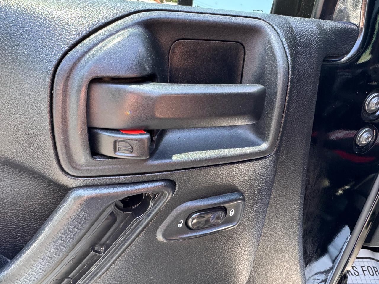 Jeep Wrangler Unlimited 4WD 4dr Sahara 2013